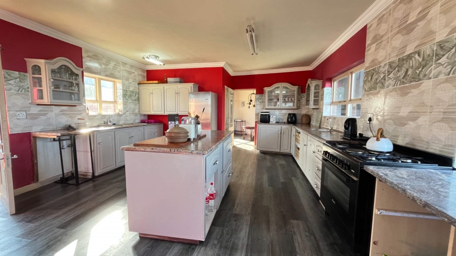 6 Bedroom Property for Sale in Herolds Bay Western Cape
